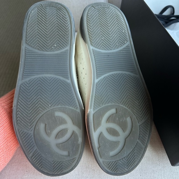 🤍🔥CHANEL WHITE SUEDE FLAT TOP SNEAKERS. SIZE 36.5. SOLD OUT EVERYWHERE!! - Picture 3 of 7